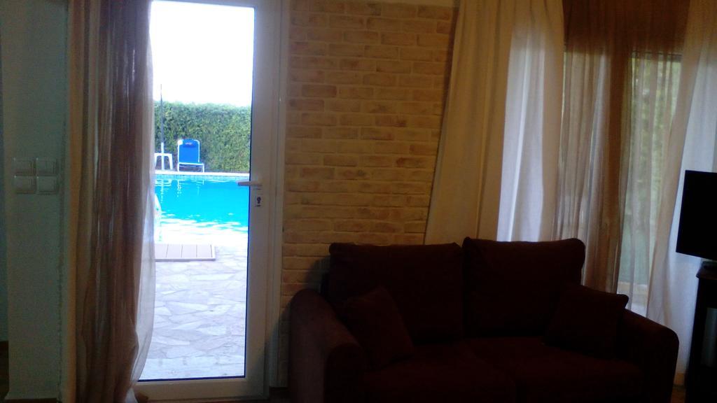Apartment With Private Pool Kiáton Eksteriør bilde