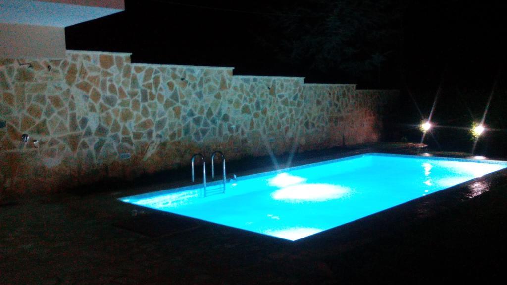 Apartment With Private Pool Kiáton Eksteriør bilde