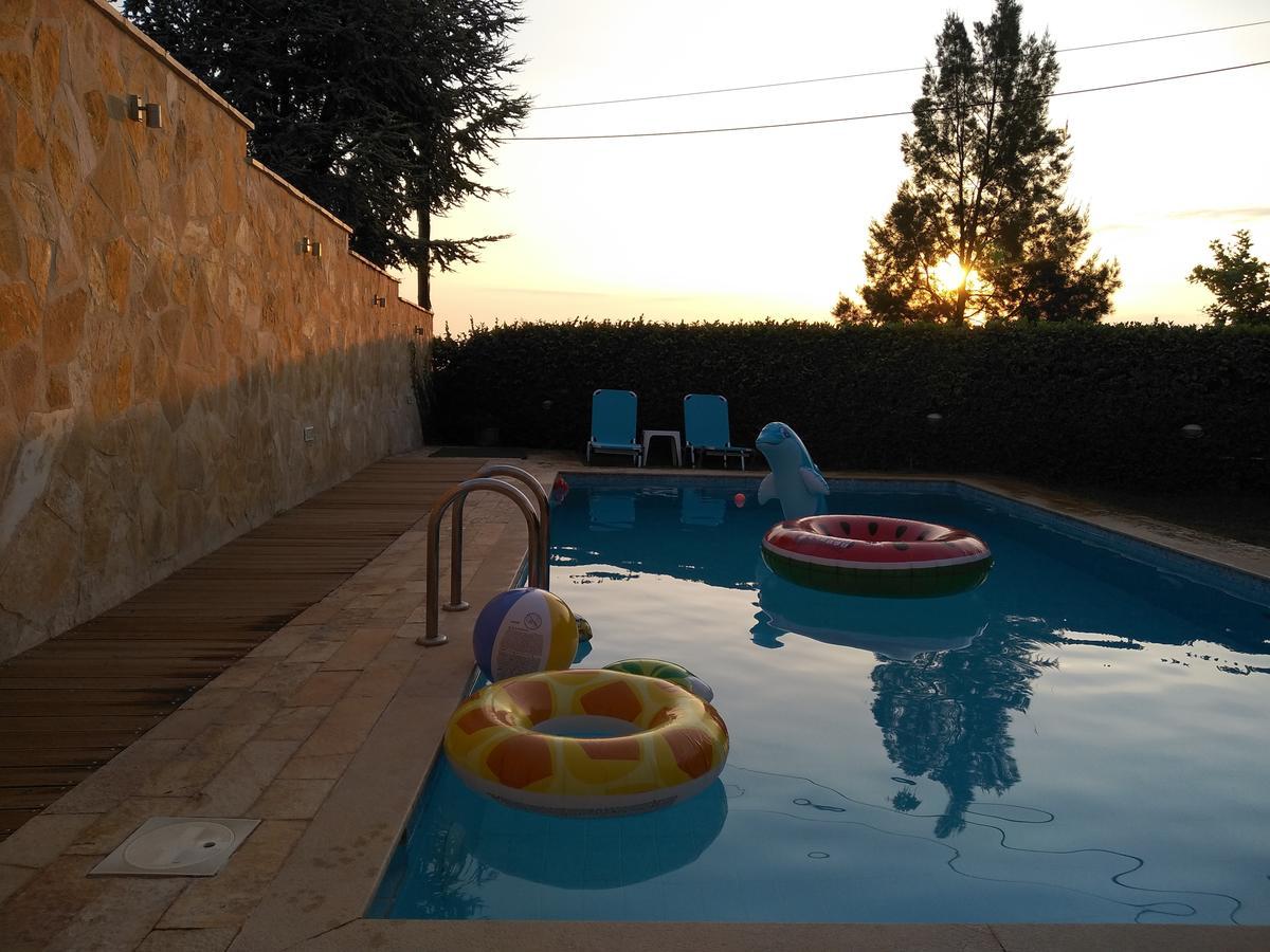 Apartment With Private Pool Kiáton Eksteriør bilde