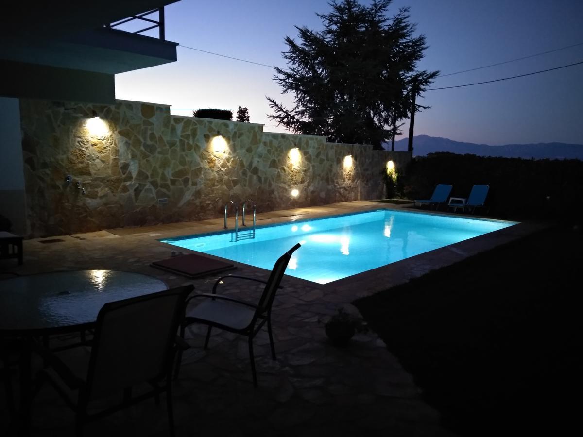 Apartment With Private Pool Kiáton Eksteriør bilde